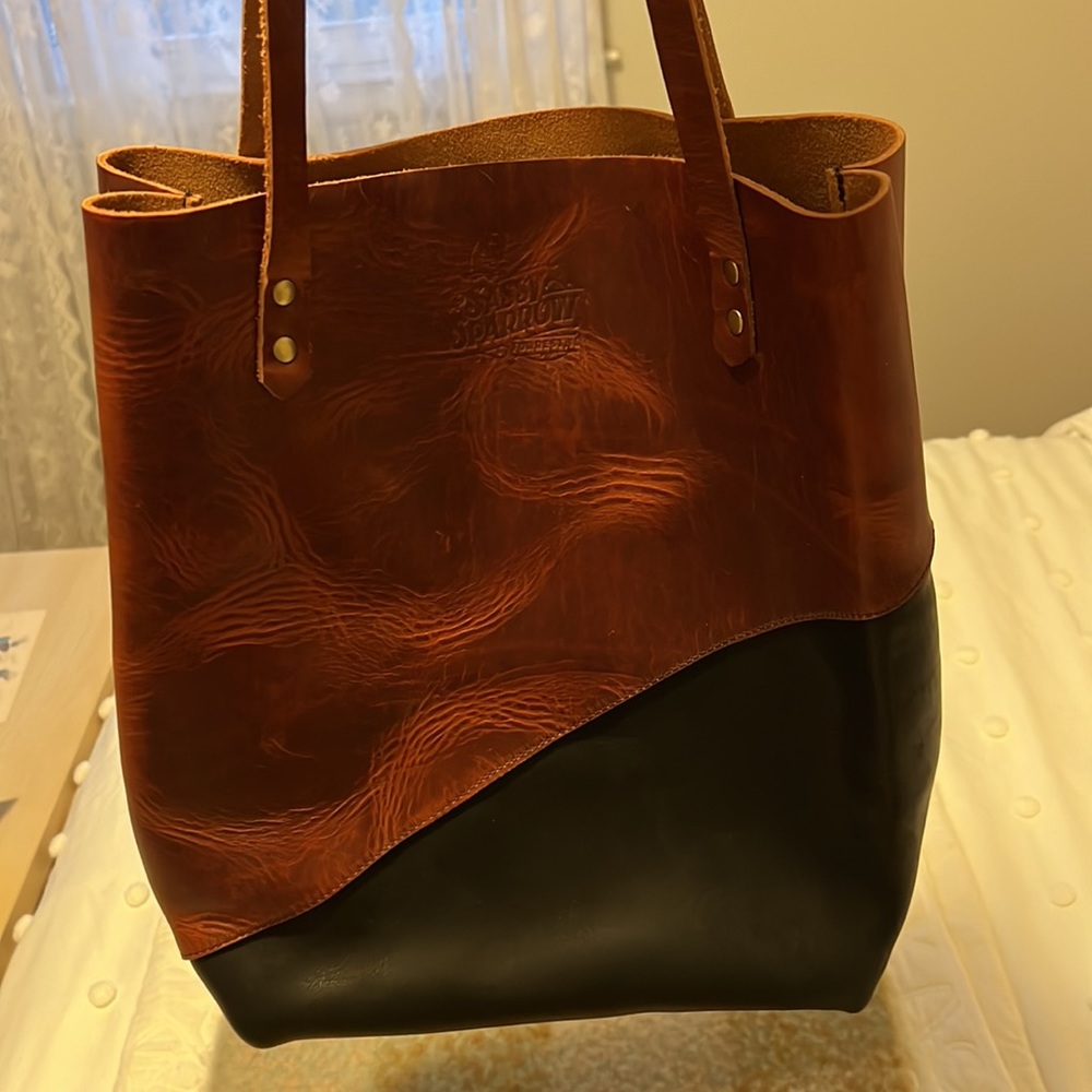 The Sassy Sparrow "Vienna" Leather Tote - Picture 15 of 16